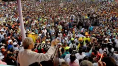 বিএনপির সমাবেশে বক্তব্য রাখছেন মির্জা ফখরুল ইসলাম আলমগীর
