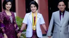 Foto Lady Aurellia bersama ayah dan ibunya. 