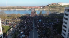Студенты на мосту в Нови Саде