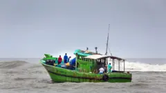 समुद्रमा माछा मार्ने डुङ्गा - साङ्केतिक तस्बिर 