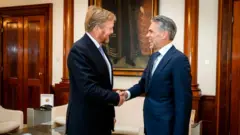 ဝန်ကြီးချုပ်သစ်ကို နယ်သာလန်ဘုရင် ကြိုဆို