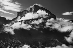 Monte Roraima, em foto preto e branco de Sebastião Salgado