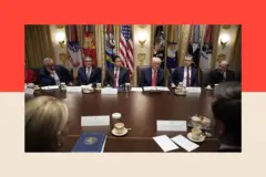 El presidente Trump (centro) abre la sesión de gabinete en la Casa Blanca