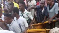 Aworan awọn eeyan nibi iṣẹlẹ ijamba ọkọ