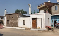 अयोध्या के राम पथ पर स्थित बद्र मस्जिद 