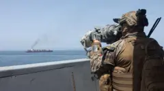 Флот США осуществляет блокаду Ормузского пролива