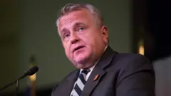 จอห์น ซัลลิแวน อดีตเอกอัครราชทูตสหรัฐฯ ประจำรัสเซีย