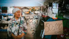 Айрым товарлар элүү сом, жүз сомго түштү. Ошондо дагы өтпөй турат. 