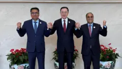 ত্রিপক্ষীয় বৈঠকে তিন দেশের প্রতিনিধি