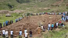 መሳርሕታት ዝስኣኑ ደቂ እቲ ዓዲ ብኢዶም ኩዕታ ጀሚሮም