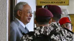 Najib Razak telah menjalani penjara enam tahun atas kasus lainnya, yaitu penggelapan dana terkait 1MDB.