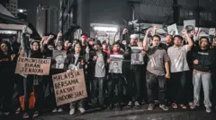 Sejumlah pemuda Malaysia kembali menggelar aksi demonstrasi di depan Kedutaan Besar Republik Indonesia (KBRI) di Kuala Lumpur, Selasa (2/9/2025) malam