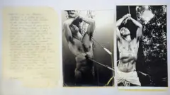 Fotografías en blanco y negro en las que el autor japonés Yukio Mishima aparece caracterizado como Sebastián.