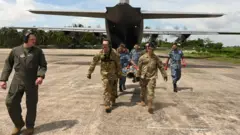 চট্টগ্রামের শাহ আমানত বিমান বন্দরে যুক্তরাষ্ট্রের বিমান বাহিনীর সদস্যরা