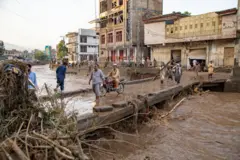 पाकिस्तान में बाढ़ पर वरिष्ठ पत्रकार वुसतुल्लाह ख़ान की ख़ास टिप्पणी