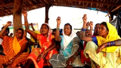 હરિહરપુરના આદિવાસીઓ એક વર્ષથી પ્રસ્તાવિત પરસા કોલસાની ખાણ શરૂ કરવાનો વિરોધ કરી રહ્યા છે