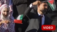 காஸாவில் இடிபாடுகளுக்கு நடுவே திருமணம் செய்து கொண்ட 54 தம்பதியினர்