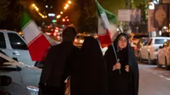 Демонстранты после митинга в Тегеране, 6 апреля