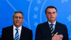 Braga Netto e Jair Bolsonaro durante a pose do general na chefia da Casa Civil,jogar lotofácil pelo celularfevereirojogar lotofácil pelo celular2020