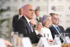 Alexandrecasas de aposta com bonusMoraes falandocasas de aposta com bonusmicrofone, com ministros do STF e painel do TSE ao fundo