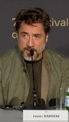 Glumac Havijer Bardem govori na Kanskom festival.