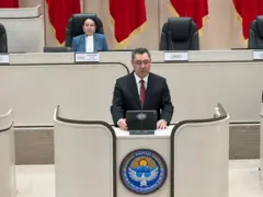 Садыр Жапаров парламентте