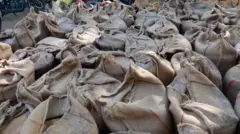 அமோகமான குறுவை சாகுபடி: ஆனால் கொள்முதலில் என்ன குளறுபடி? பிபிசி தமிழ் கள ஆய்வு