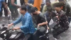 லக்னோ: பைக்கில் வந்த பெண்ணை துன்புறுத்தியதாக 16 பேர் கைது - என்ன நடந்தது?