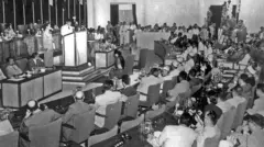 Presiden pertama Indonesia, Sukarno, berpidato pada Konferensi Asia-Afrika di Bandung, 1955.