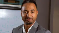 Dr Birhaanuu Bulchaa gareesaa waliin ta'uun teeknooloojii addeessarra bishaan jiraachuu adda baasu hojjete