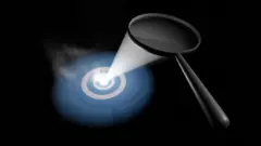 Espelho refletindo foco de luz