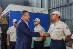 El presidente, Rodrigo Chaves, en una de las cárceles de Costa Rica