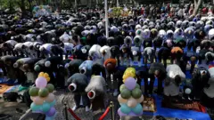 Members of the Muslim community in Mexico City dey pray