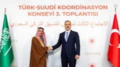 Dışişleri Bakanı Hakan Fidan 6 Mayıs'ta Ankara'da gerçekleştirilen Türk-Suudi Koordinasyon Konseyi Üçüncü Toplantısı vesilesiyle Suudi Arabistan Dışişleri Bakanı Prens Faysal bin Ferhan Al-Suud ile görüştü
