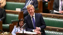 यूकेका उपप्रधानमन्त्री ओलिभर डाउडन संसद्‌मा 