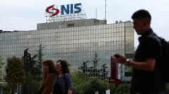 NIS, zgrada NIS-a, naftna industrija srbije, prodaja NIS-a