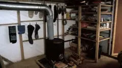 Interior da cabana de Bob Kull na Patagônia chilena