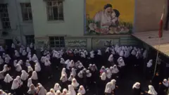 دانش آموزان یک مدرسه در ایران