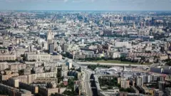 Панорама центра и запада Москвы, снятая с высокого этажа 21 июня 2026 г