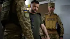 Prezida wa Ukraine avuga Uburusiya buriko burarondera kugira umunyota Severodonetsk nk'uko bwagize ikivuko ca Mariupol.