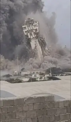 برج مراقبت دریایی چابهار لحظاتی پس از اصابت موشک آمریکا