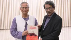 প্রধান উপদেষ্টার কাছে বুধবার আট খণ্ডের প্রতিবেদন হস্তান্তর করেছেন জাতীয় ঐকমত্য কমিশনের সহসভাপতি আলী রীয়াজ