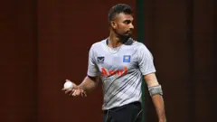 දසුන් ශානකගේ ඡායාරූපයකි