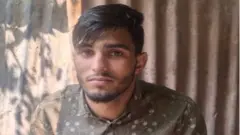 पाकिस्तान प्रशासित कश्मीर के एक युवक जीशान के लापता होने की सूचना उसके पिता ने स्थानीय प्रसासन को दी है