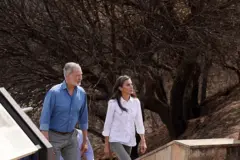 Los reyes caminando por Las Médulas