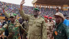 ক্ষমতা গ্রহণের পর রাজধানী নিয়ামেতে জন সমাবেশের আয়োজন করে অভ্যুত্থানকারীরা