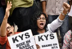 नीट और यूजीसी नेट को लेकर दिल्ली में शास्त्री भवन के सामने छात्र संगठनों ने विरोध प्रदर्शन किया.