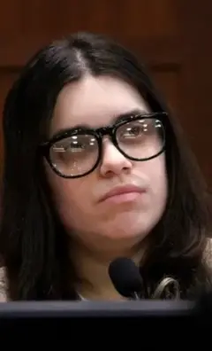 Juliana Peres durante julgamento nos EUA.