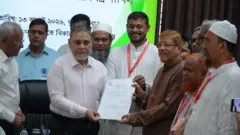 প্রধান নির্বাচন কমিশনারের কাছে মনোনয়নপত্র জমা দেন ১১ দলীয় ঐক্যের নেতারা