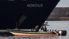 Comienza en Tenerife la operación para evacuar el crucero afectado por el hantavirus